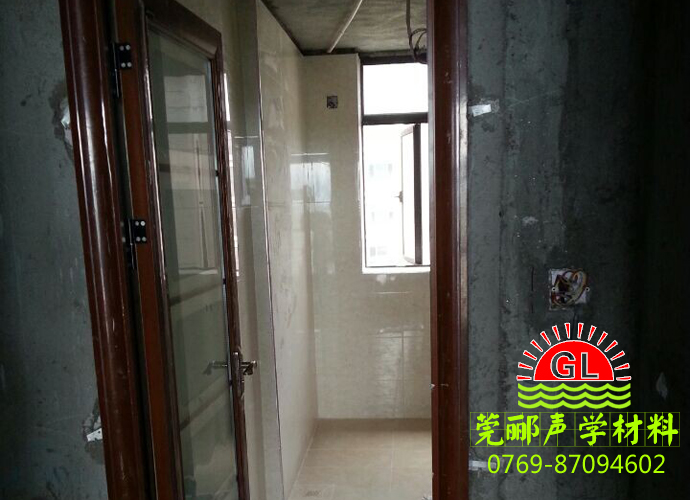 【裝修日記】地板磚終于鋪好啦，臥室門和洗手間的門也裝好了，室內(nèi)裝修施工技巧