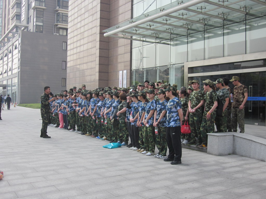 莞酈為企業(yè)營銷打造團隊精神，邀請智慧家-肖振宇先生為公司講課