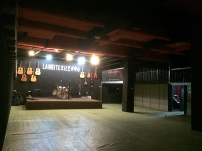 如何給視聽室墻面進(jìn)行吸音處理？莞酈告訴您