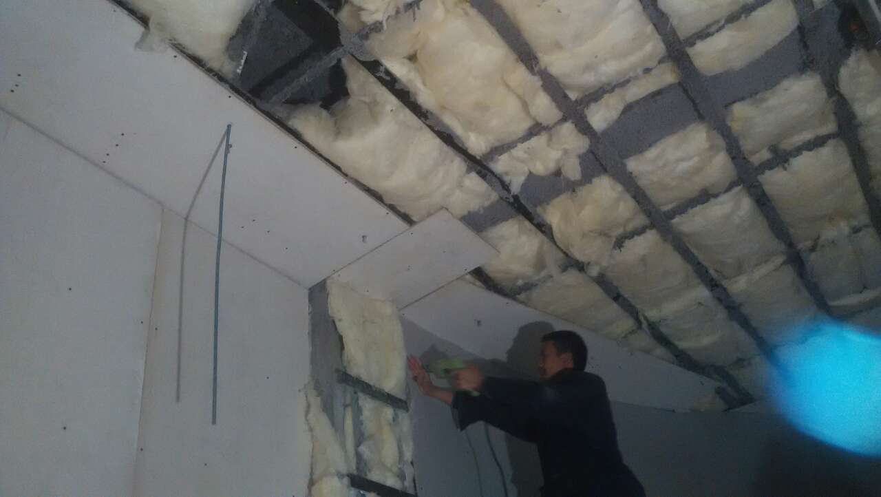 隔壁鄰居都能聽見說話聲音，戶主親自挑選隔音材料